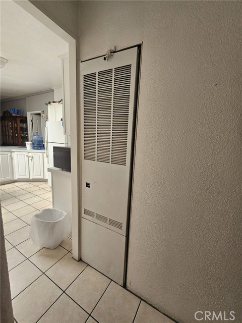 Detail Gallery Image 8 of 22 For 16600 Downey Ave #27,  Paramount,  CA 90723 - 4 Beds | 2 Baths