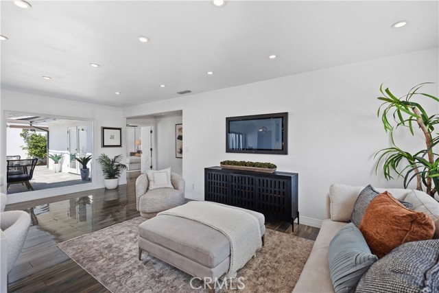 496 E 16th, Costa Mesa CA: https://media.crmls.org/medias/b8e0d636-642f-4c0b-868d-a4331039287e.jpg