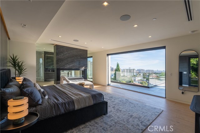 1947 Glencoe Way, Los Angeles CA: https://media.crmls.org/medias/b8e0d915-6599-4355-a4ce-8b65eab9348a.jpg