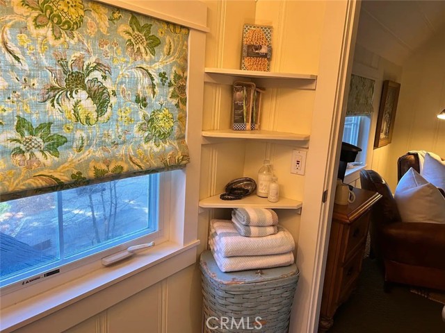 855 Lake Drive, Lake Arrowhead CA: https://media.crmls.org/medias/b8e12a17-36c0-4fde-9ce2-ed80f13f9f0d.jpg