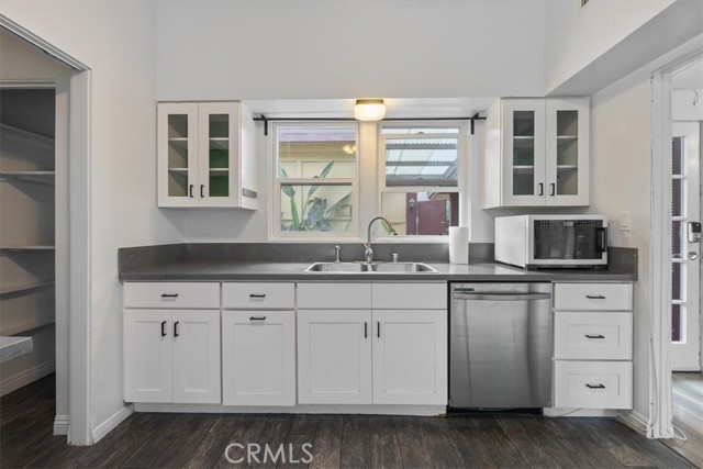 Detail Gallery Image 6 of 17 For 18027 Hemmingway St, Reseda,  CA 91335 - 3 Beds | 3 Baths