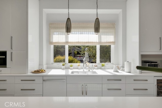 Detail Gallery Image 25 of 75 For 17950 Rancho St, Encino,  CA 91316 - 5 Beds | 6 Baths