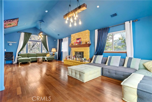 1253 Golden Rule, Lake Arrowhead CA: https://media.crmls.org/medias/b8e1e8ec-fd1f-4d36-b4d1-01ed181ff191.jpg