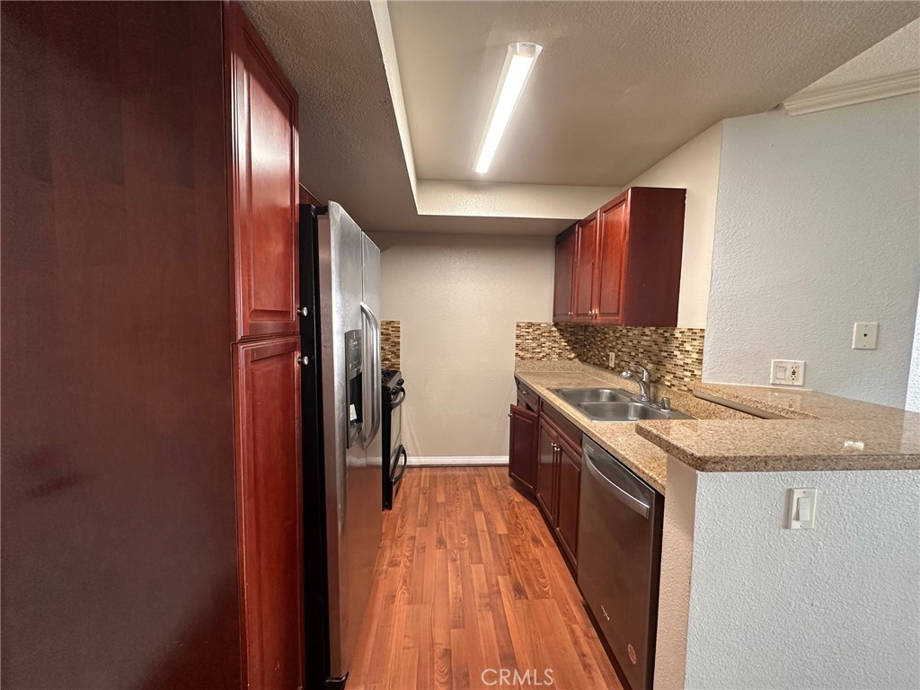 https://media.crmls.org/medias/b8e28359-6272-480a-8bb2-32dcf649a227.jpg?preset=X-Large