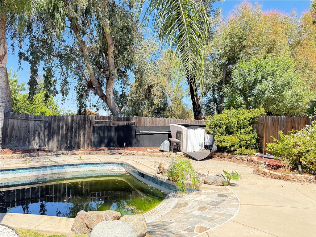 https://media.crmls.org/medias/b8e2da5e-d461-4c2a-bc32-558004fbb827.jpg?preset=X-Large