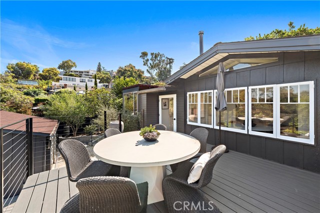 592 Bluebird Canyon Drive, Laguna Beach CA: https://media.crmls.org/medias/b8e33b3e-375a-41a0-8b4c-df37e5634e32.jpg