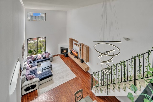 625 S Berendo Street, Los Angeles CA: https://media.crmls.org/medias/b8e411ed-9487-405c-9b2f-8fb8e12bb2ef.jpg
