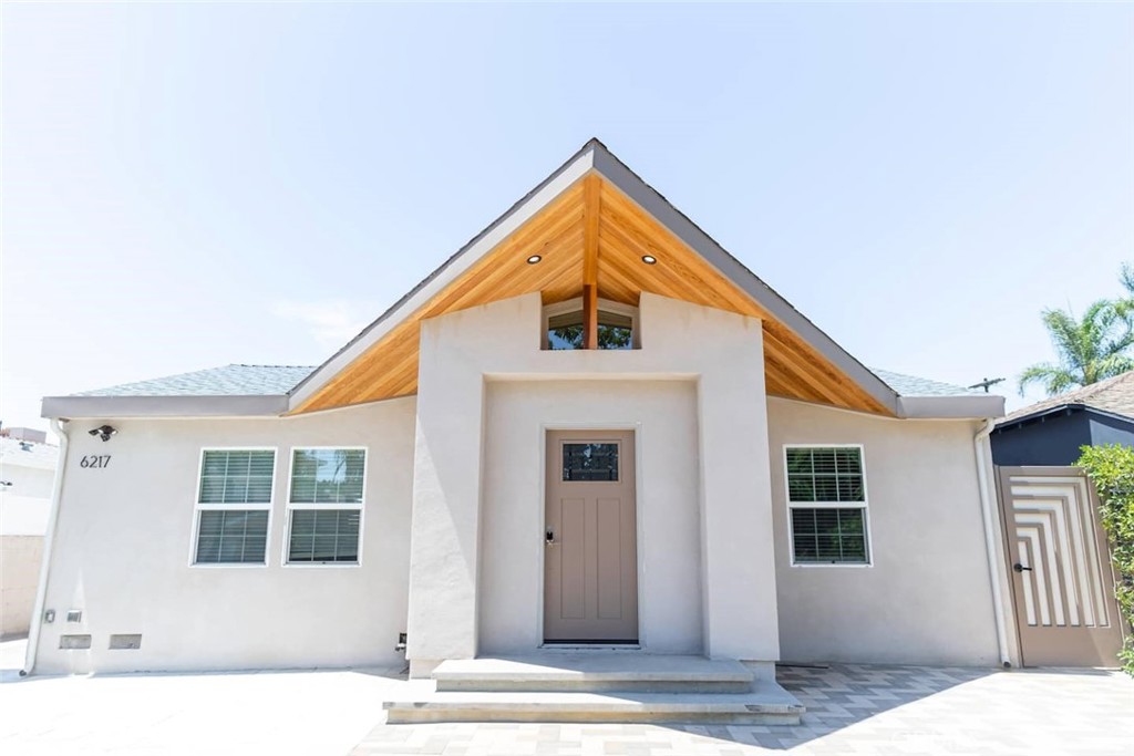 6217 Carpenter, North Hollywood, CA 91606