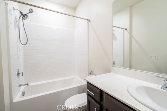 Detail Gallery Image 7 of 53 For 20618 Desert Ash, Winnetka,  CA 91306 - 4 Beds | 4 Baths