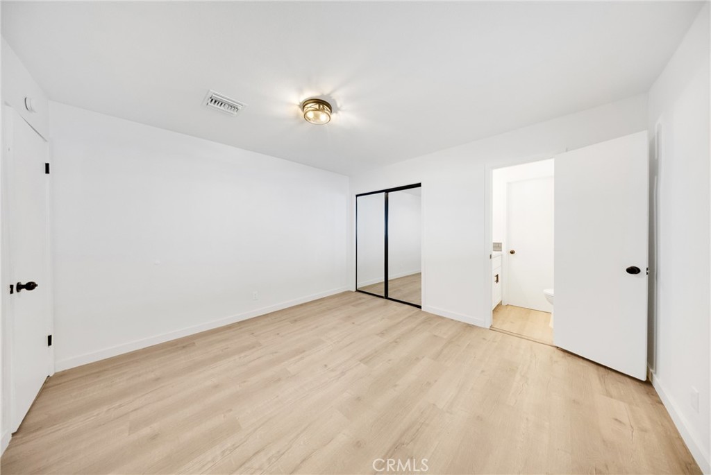 https://media.crmls.org/medias/b8e5089c-3b52-4378-95aa-4135547e67aa.jpg?preset=X-Large