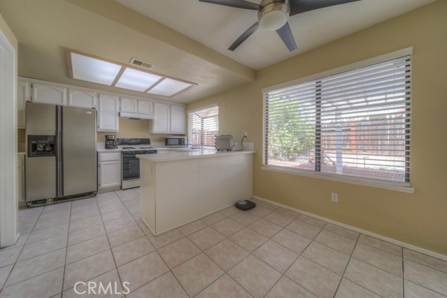 15576 Carmel Verde Lane, Moreno Valley CA: https://media.crmls.org/medias/b8e5359e-d2b5-4010-b0c0-c8ec3ea6aad8.jpg