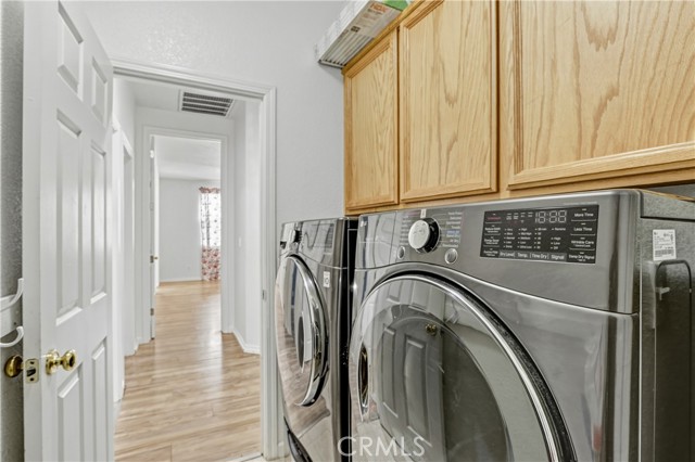 9209 Rosecut Court, Sacramento CA: https://media.crmls.org/medias/b8e5e02b-c71f-44be-b976-7d681179ea83.jpg