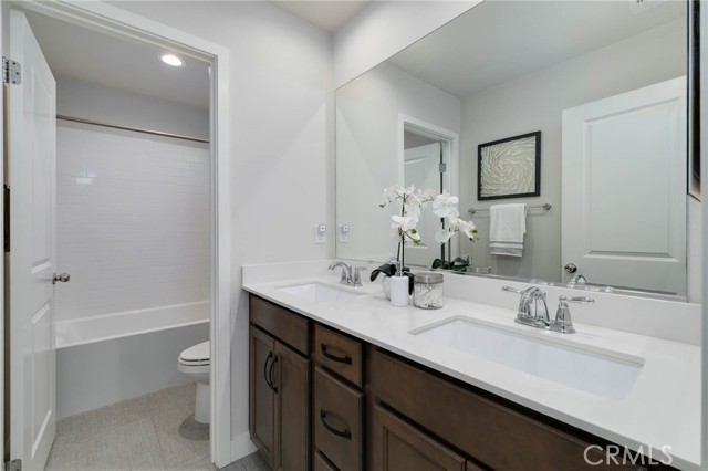 656 Daniel Freeman Circle, Inglewood CA: https://media.crmls.org/medias/b8e648d7-c771-4c43-8e86-b645eca75eeb.jpg