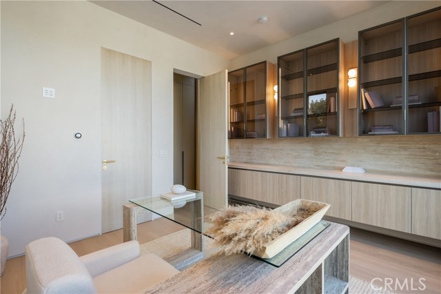 17177 Adlon Road, Encino CA: https://media.crmls.org/medias/b8e65060-e0c3-4302-99e0-37d2830775eb.jpg