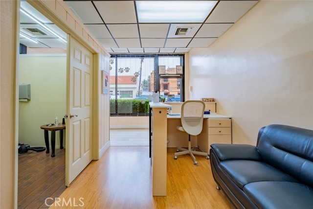 2950 Honolulu Avenue, La Crescenta CA: https://media.crmls.org/medias/b8e6baf4-d655-4a1f-8414-7d42d02a29e2.jpg