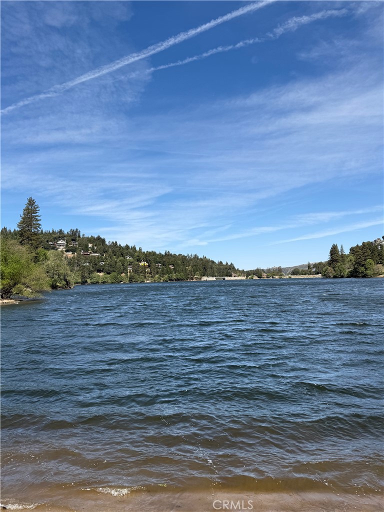 https://media.crmls.org/medias/b8e8944b-9b37-4a6a-b400-d1b4cd6aeb40.jpg?preset=X-Large