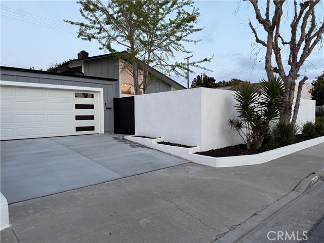 20272 Deervale Lane, Huntington Beach CA: https://media.crmls.org/medias/b8e92220-4c51-4e12-9d99-f67f6be6502a.jpg