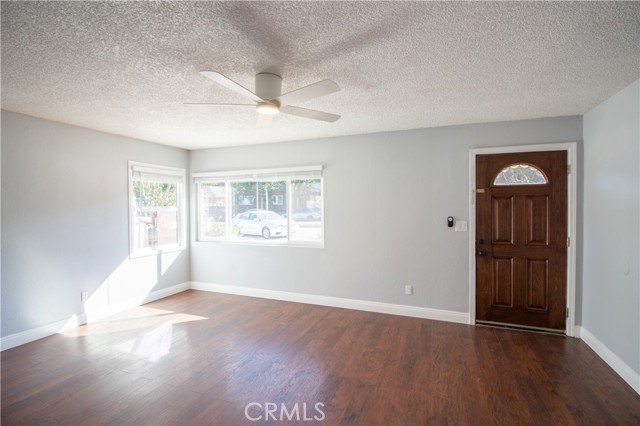 Detail Gallery Image 2 of 7 For 1133 Circle City Dr #1,  Corona,  CA 92879 - 2 Beds | 2 Baths