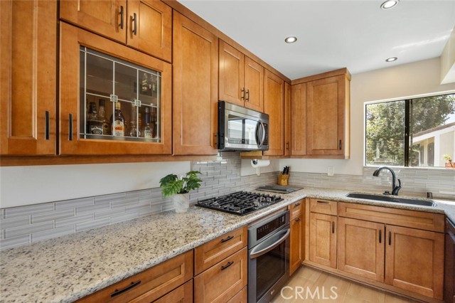Detail Gallery Image 10 of 24 For 27070 Hidaway Ave #5,  Canyon Country,  CA 91351 - 2 Beds | 1/1 Baths