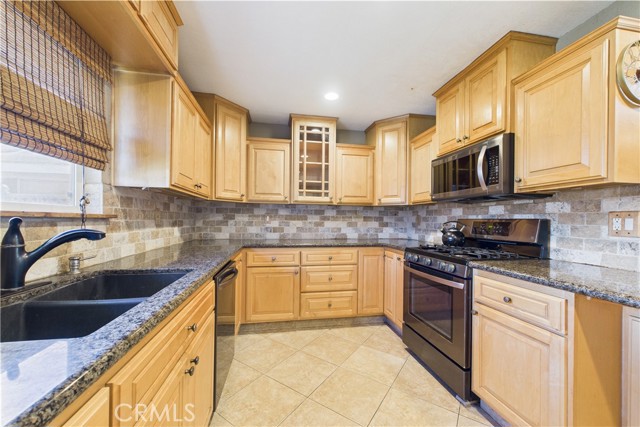 3647 W Myra Avenue, Anaheim CA: https://media.crmls.org/medias/b8e9fde6-3802-45d7-89be-c9cdb3b61455.jpg