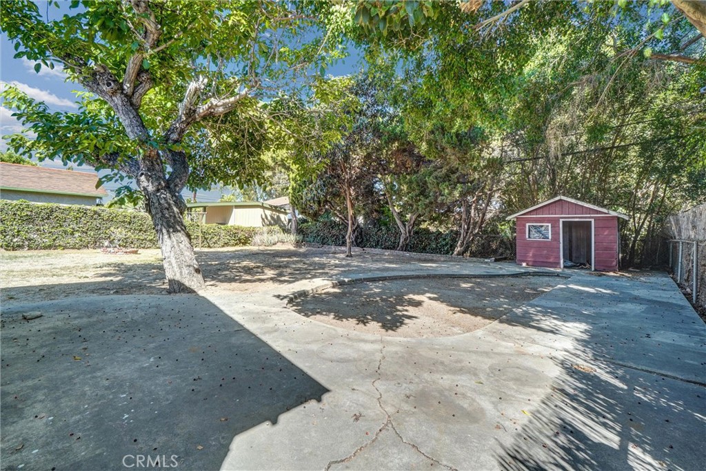 https://media.crmls.org/medias/b8eade6a-f45c-422e-829b-9f65e024693b.jpg?preset=X-Large