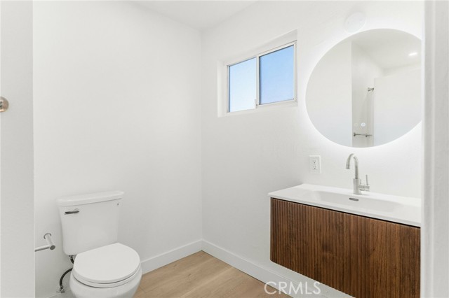 994 Valencia Street, Costa Mesa CA: https://media.crmls.org/medias/b8eb3c85-aaef-476a-9d07-2692923d175c.jpg