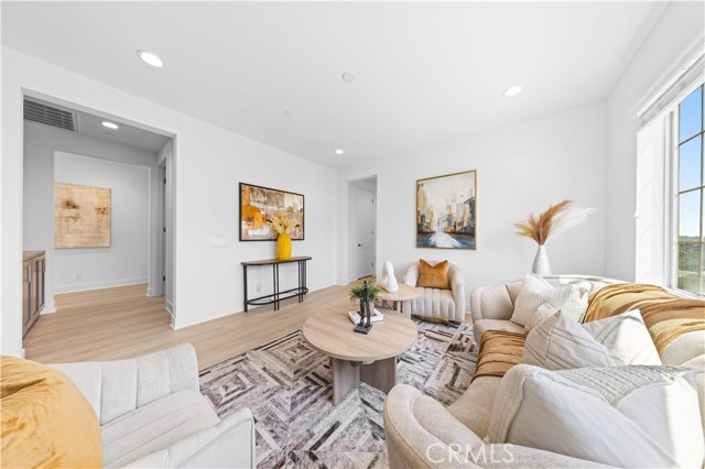 1928 Aliso Canyon Drive, Lake Forest CA: https://media.crmls.org/medias/b8eb3db5-79cb-4d3c-bed8-109c79c66fe7.jpg