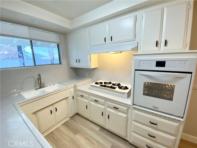 Detail Gallery Image 3 of 9 For 3335 Triangle Pl #5,  Glendale,  CA 91208 - 1 Beds | 1 Baths