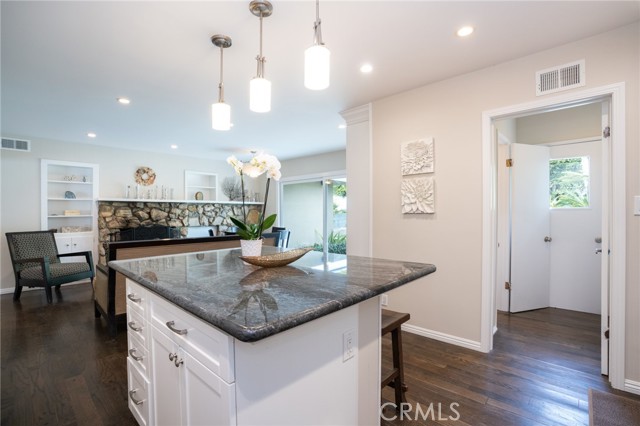 825 Tyburn Road, Palos Verdes Estates CA: https://media.crmls.org/medias/b8ec3921-371c-40b5-8339-c3ed39e35280.jpg