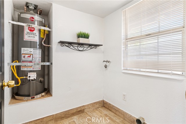8305 Pioneer Drive, Bakersfield CA: https://media.crmls.org/medias/b8ec85e2-dcb1-43ff-ae17-ed846140df18.jpg
