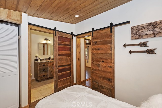 Detail Gallery Image 30 of 49 For 39234 N Shore Dr, Fawnskin,  CA 92333 - 2 Beds | 1/1 Baths