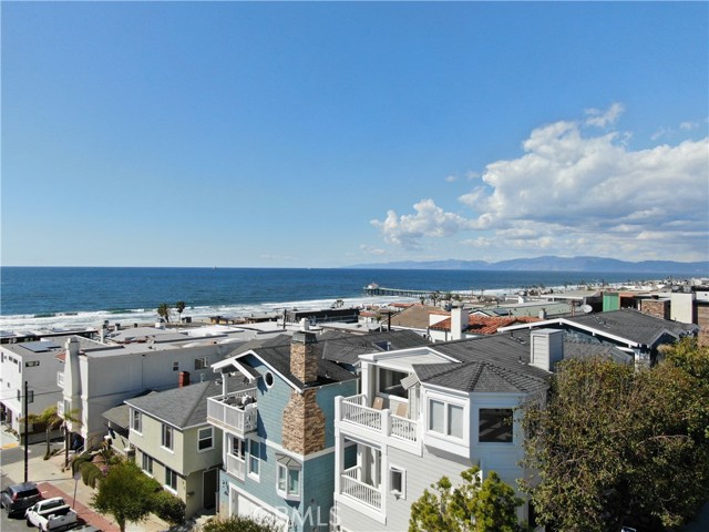 233 5th Street, Manhattan Beach, California 90266, 3 Bedrooms Bedrooms, ,3 BathroomsBathrooms,Residential,Sold,5th,SB22036248