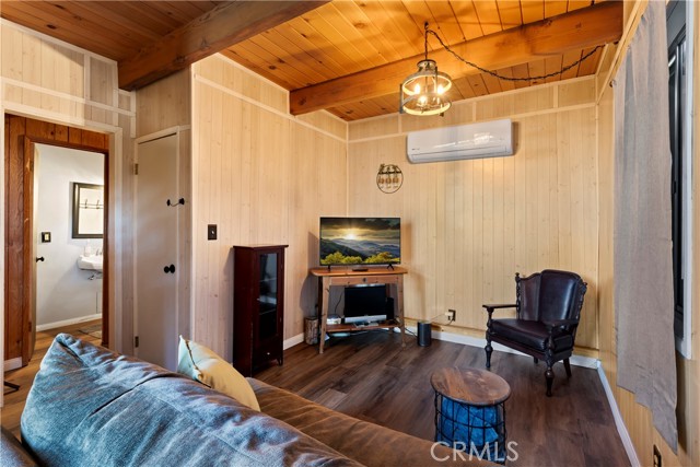 Detail Gallery Image 8 of 26 For 31543 Panorama Dr, Running Springs,  CA 92382 - 1 Beds | 1 Baths