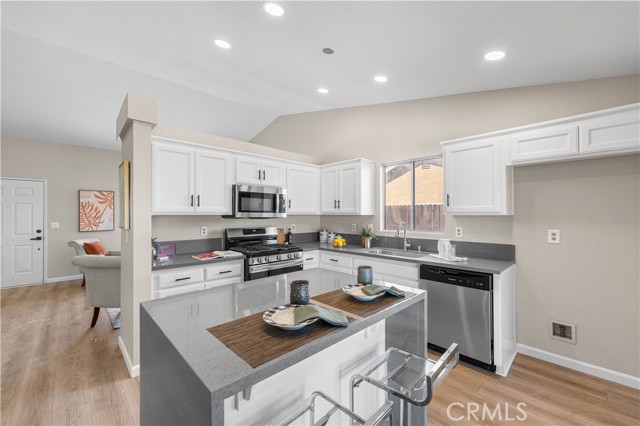 1472 Bedford Avenue, Rosamond CA: https://media.crmls.org/medias/b8ed452d-23b6-46d5-bfc7-09b48db4bcb0.jpg
