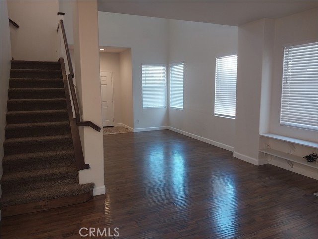 Detail Gallery Image 7 of 18 For 935 Redtail Dr, Corona,  CA 92879 - 4 Beds | 2/1 Baths