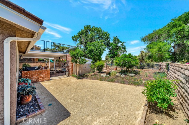 433 Fairway Drive, Palmdale CA: https://media.crmls.org/medias/b8ef4b0b-42a2-4fa3-9c5d-733294c07bed.jpg