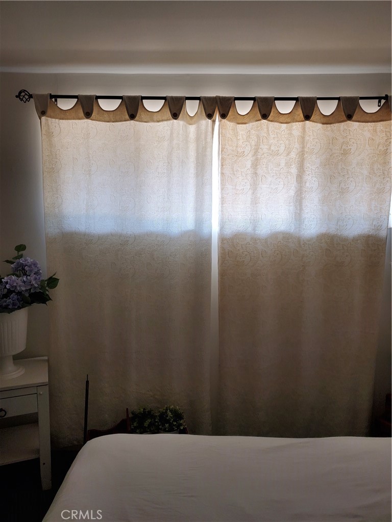 https://media.crmls.org/medias/b8f014cb-4cc3-4bdf-8789-6b2e381f3e75.jpg?preset=X-Large