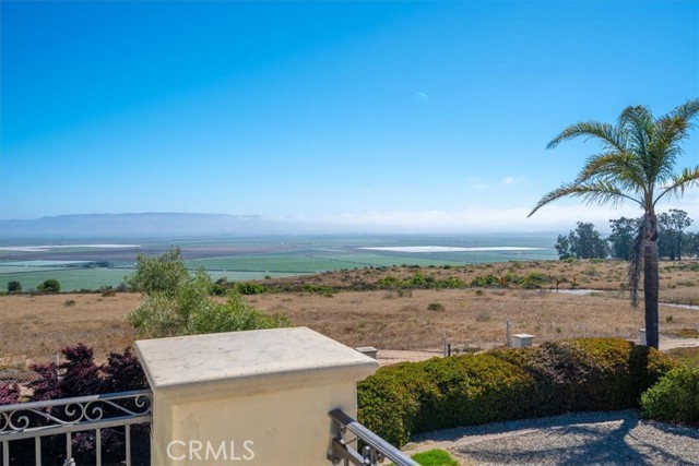 1685 Scenic View Way, Nipomo CA: https://media.crmls.org/medias/b8f09230-34ba-4b7d-9fbe-547ec368c6b3.jpg