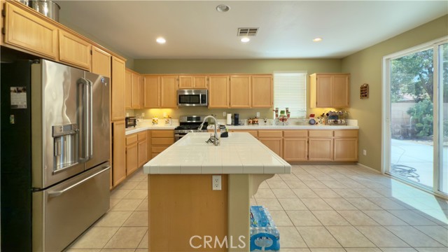 2234 Avenida Del Mar, Lancaster CA: https://media.crmls.org/medias/b8f1aa21-2a32-4035-8e1c-e4922f5fc3e2.jpg