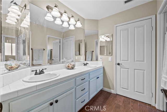 Detail Gallery Image 27 of 61 For 15355 Michael Crest Dr, Canyon Country,  CA 91387 - 5 Beds | 3/1 Baths