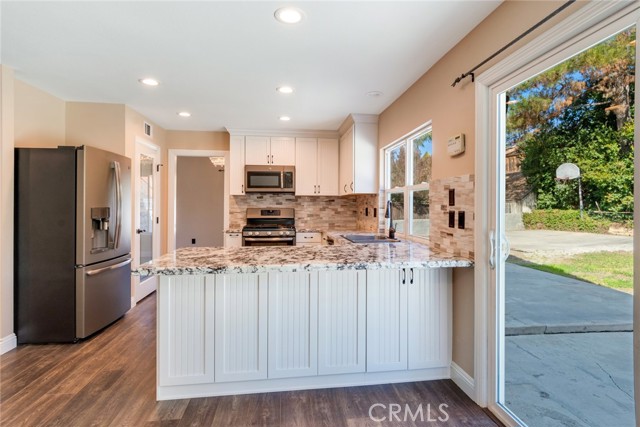 Detail Gallery Image 11 of 26 For 12893 Clover Ct, Yucaipa,  CA 92399 - 4 Beds | 3 Baths