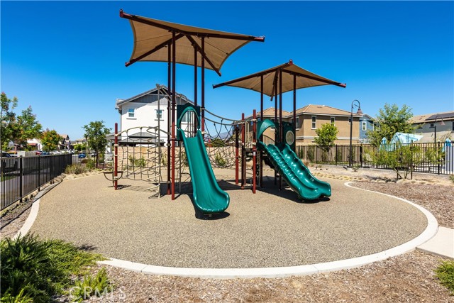 Detail Gallery Image 7 of 24 For 310 Primrose St, Fillmore,  CA 93015 - 3 Beds | 2/1 Baths