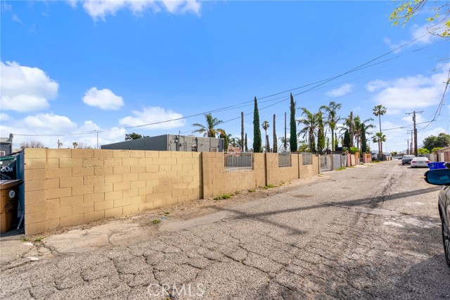 Detail Gallery Image 18 of 19 For 8830 Sierra, Fontana,  CA 92335 - – Beds | – Baths