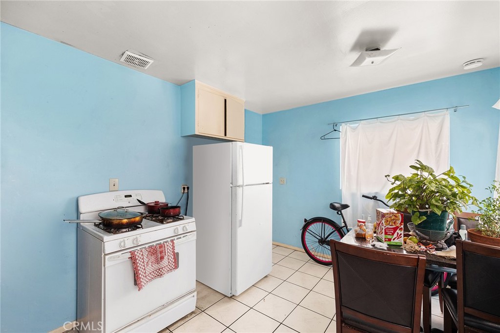 4077 Winona Avenue - photo 13