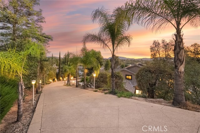 Detail Gallery Image 7 of 75 For 31345 Avenida Del Reposo, Temecula,  CA 92591 - 5 Beds | 3/1 Baths