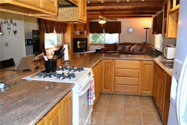 Detail Gallery Image 5 of 34 For 15433 Acacia Way, –,  CA 93225 - 2 Beds | 2 Baths