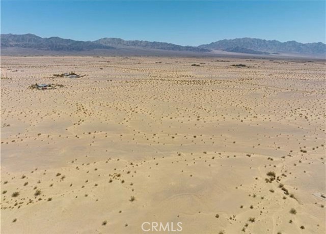 62816 Hollywood Lane, 29 Palms CA: https://media.crmls.org/medias/b8f45fe4-9c63-4250-8aa3-a1278f66f2e3.jpg