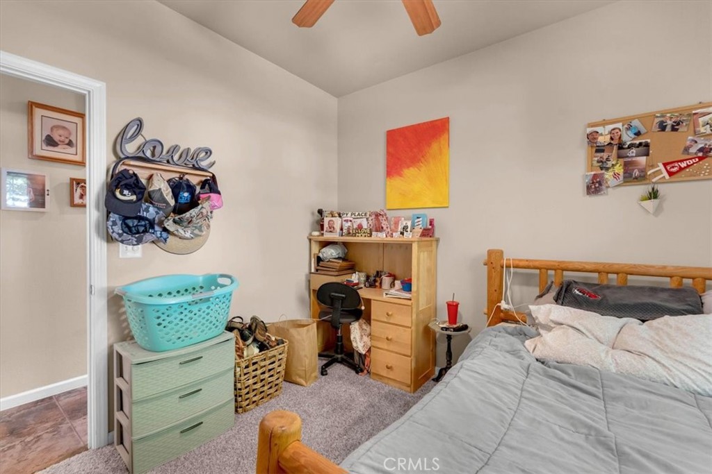 https://media.crmls.org/medias/b8f6169b-7161-4974-8214-f450c51b588e.jpg?preset=X-Large