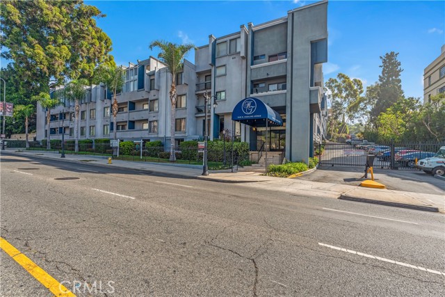 Detail Gallery Image 1 of 15 For 1940 N Highland Ave #75,  Los Angeles,  CA 90068 - 3 Beds | 2 Baths