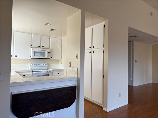 Detail Gallery Image 5 of 20 For 19547 Rinaldi #27,  Porter Ranch,  CA 91326 - 3 Beds | 3 Baths